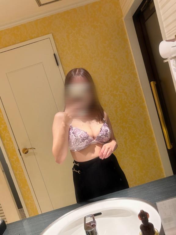 ことみ　小柄な身体に美形Ｅ乳